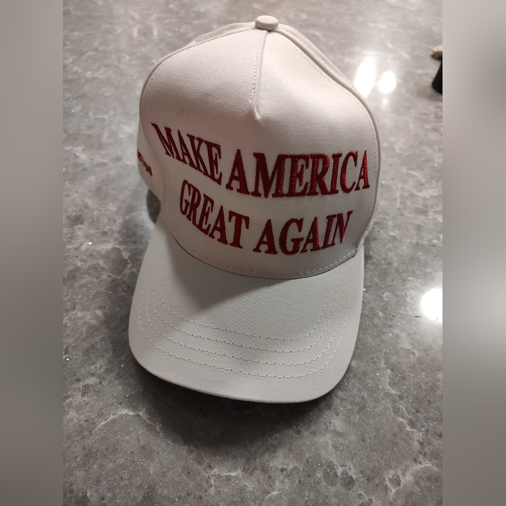 Trump baseball hat Make America great again white with red lettering New